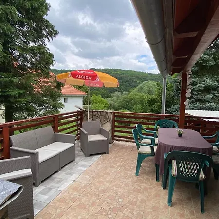 Holiday home Sziszi Vendeghaz Kovacsszenaja